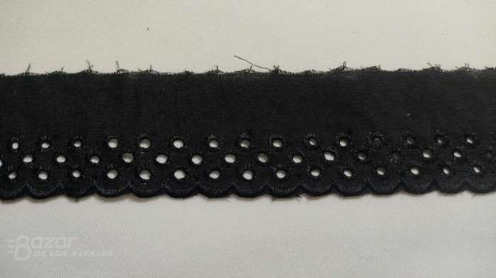 Tira bordada negra de 3 cm con círculos
